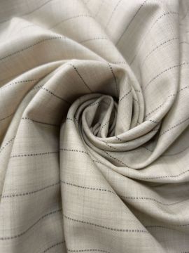 Костюмная бежевая с черной тонкой полоской L.PIANA